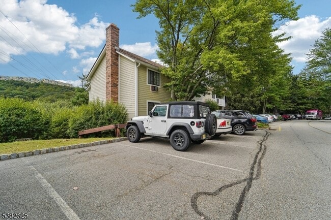 Building Photo - 19 Foxwood Dr