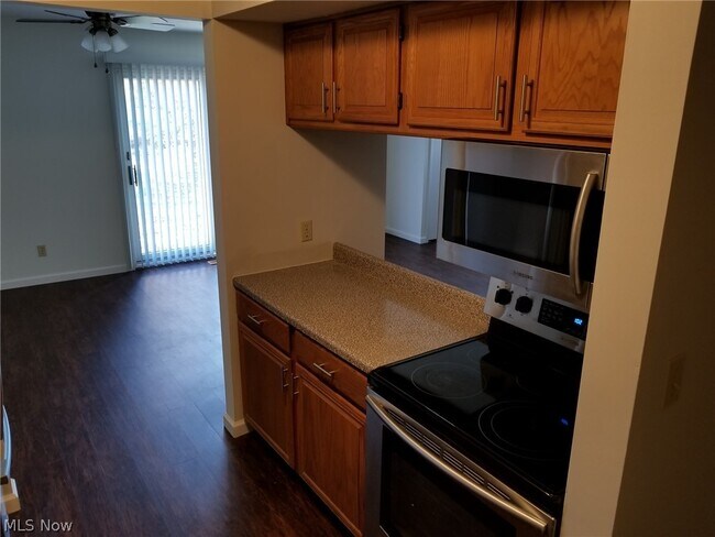 Building Photo - 9997 Independence Dr