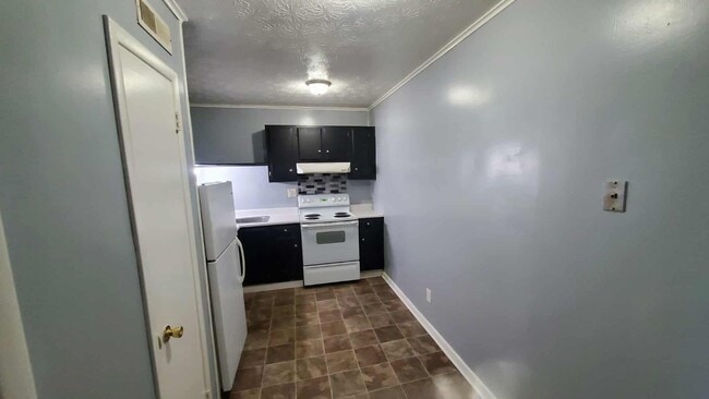 Building Photo - 107 S Church St