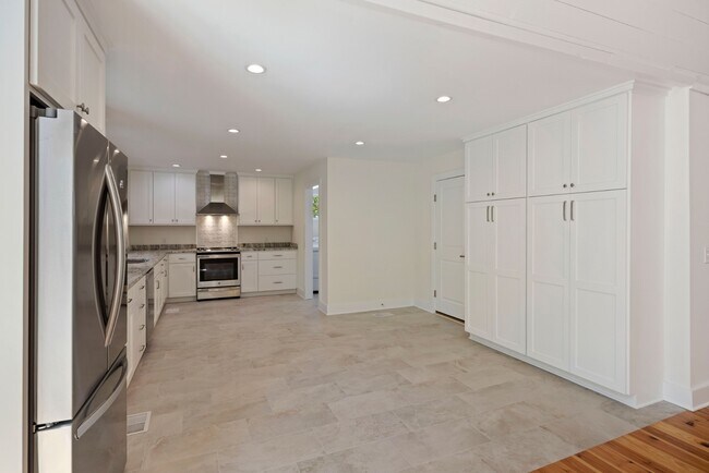 Building Photo - 137 Sparrow Dr