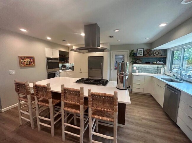 Building Photo - 1801 Barton Hills Dr