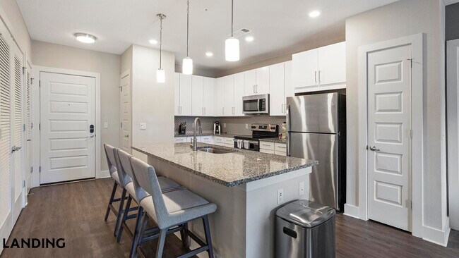 Building Photo - 725 Flagler Xing Dr