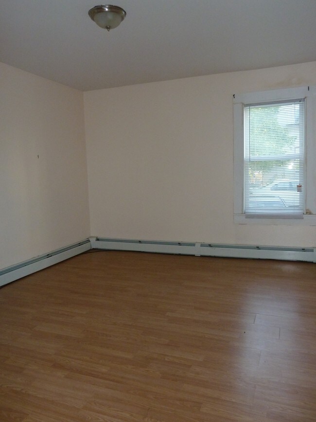 Building Photo - 288 Manton Ave