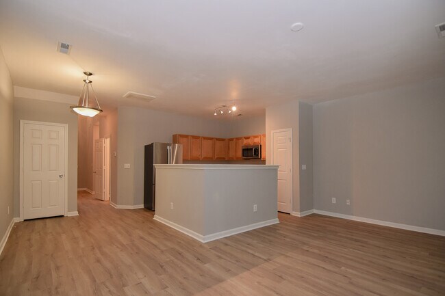 Building Photo - 222 Brookshire Rd