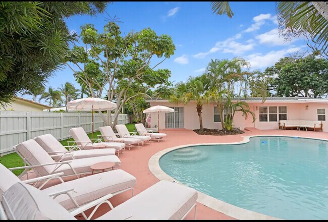 Building Photo - 26 Northeast St