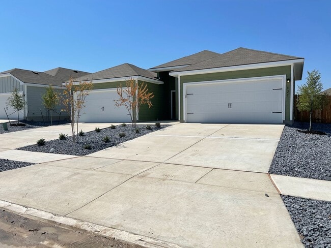 Building Photo - TOWNHOME FOR RENT