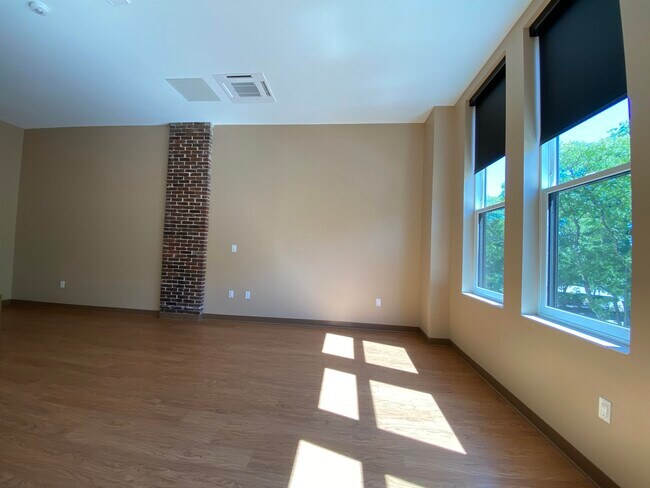 Building Photo - 83 Hanover St