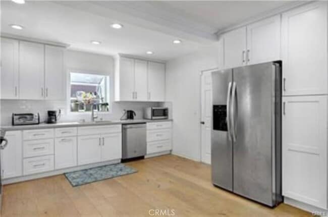 Building Photo - 22335 Kittridge St