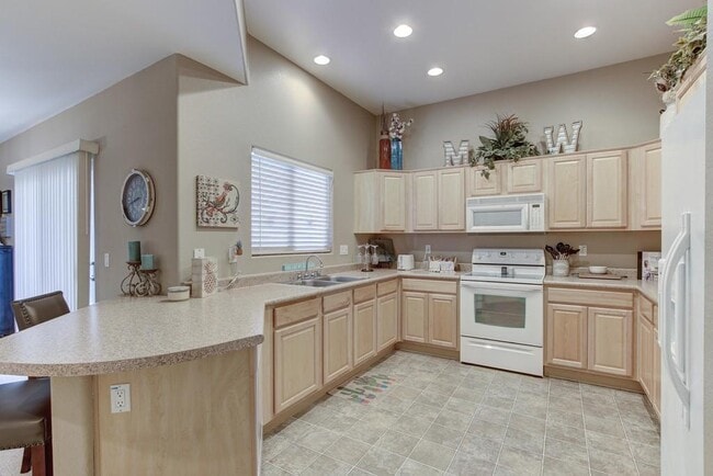 Primary Photo - 8074 W Beck Ln