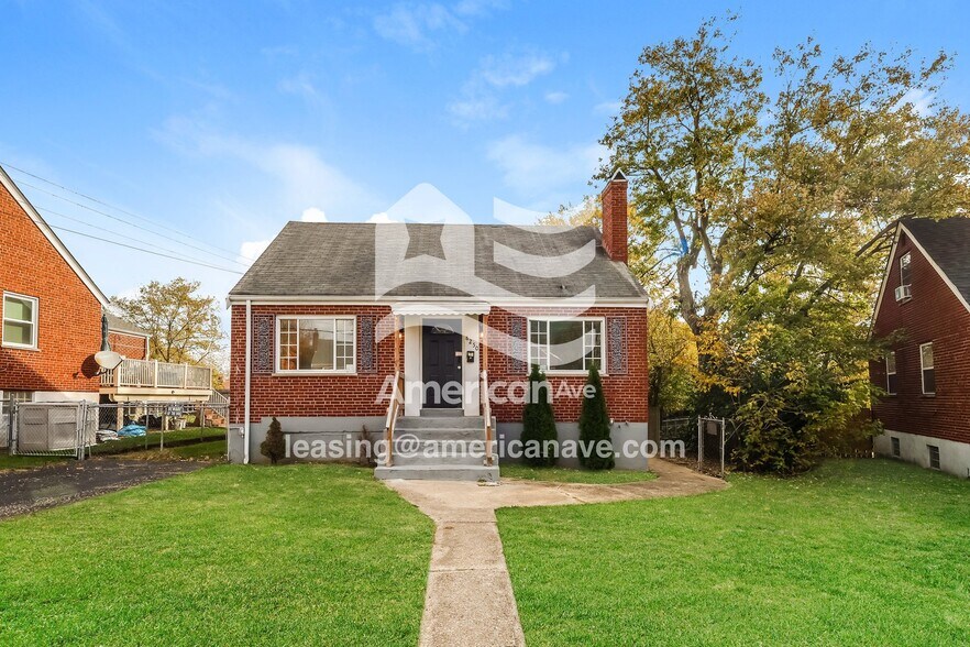 Primary Photo - 8250 Royal Heights Dr