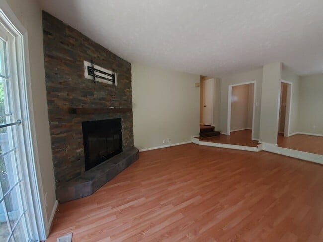 Building Photo - 6400 Hollyhock Ct