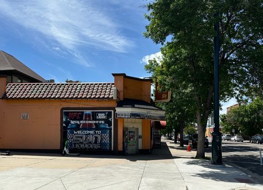 Building Photo - 3 Bedroom 2 Full Bath Renovated Single Fam...