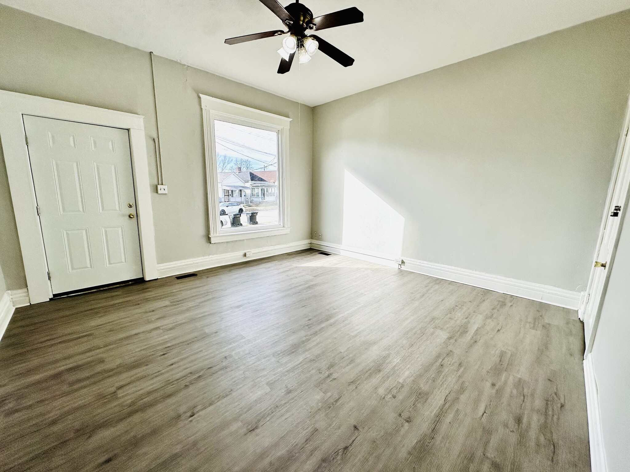 Building Photo - 2823 Garfield Ave