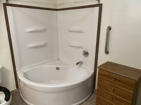 Building Photo - 1021 Fisher Ave