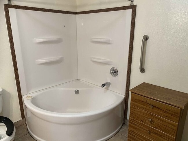 Building Photo - 1021 Fisher Ave