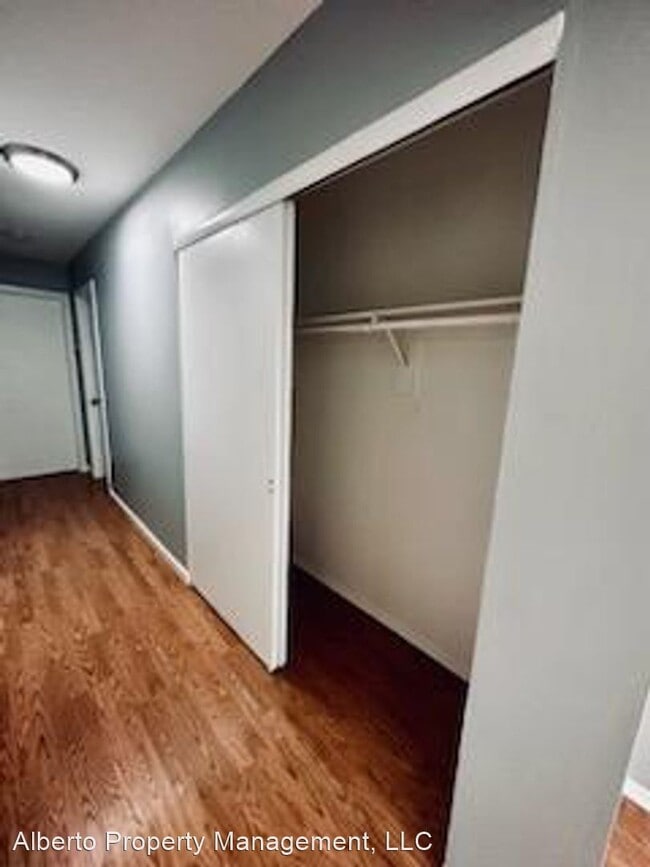 Building Photo - 2 br, 1.5 bath House - 2505 Lexington Ct.