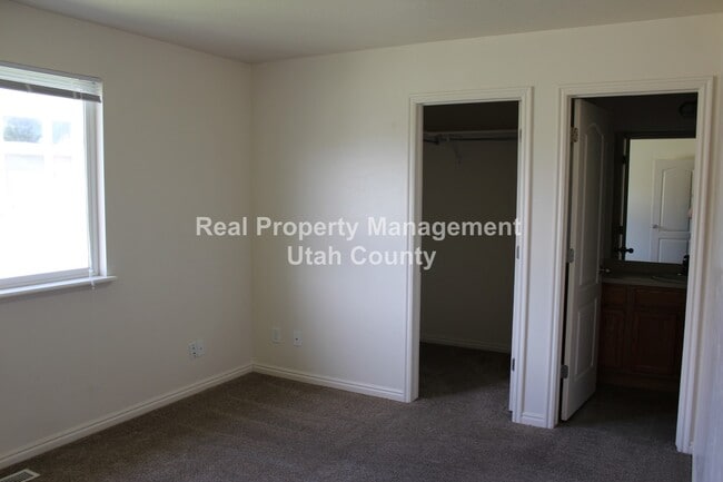 Building Photo - Updated home in Saratoga Springs