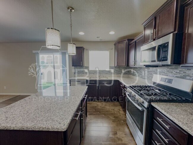 Building Photo - 7458 Primavera Ln