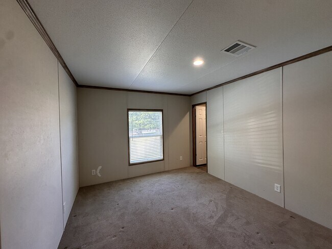 Building Photo - 405 Ware St