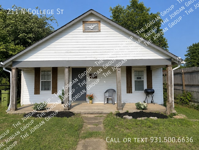 Building Photo - 211 N College St