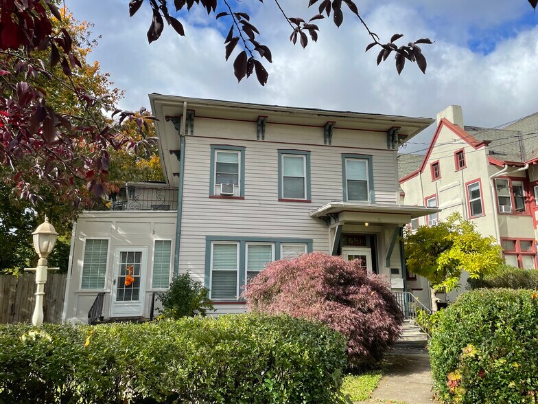 209 College Avenue - 209 College Ave