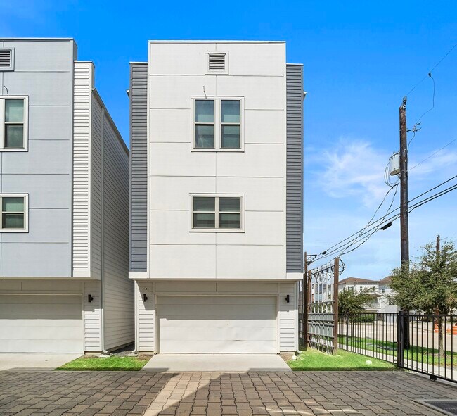 Building Photo - 2603 Hutchins St