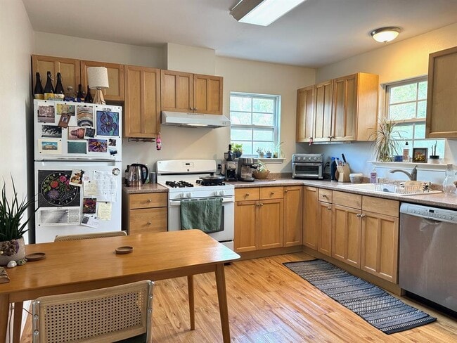 Building Photo - 2007 La Casa Dr