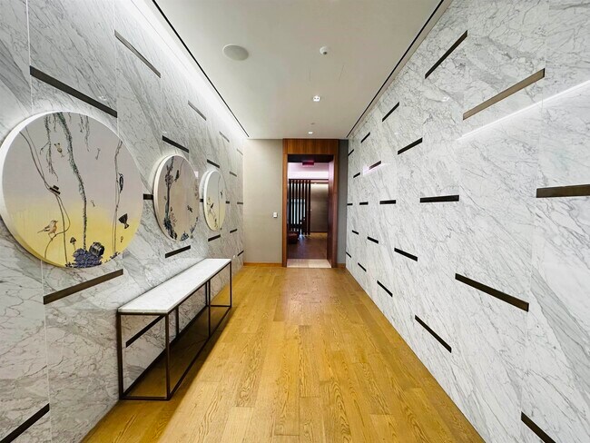 Building Photo - 99 Hudson St