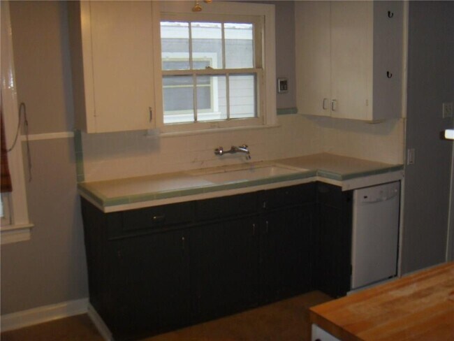 Building Photo - 5506 Avenue G