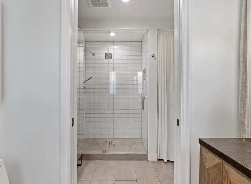 Building Photo - 1340 N Harvard Blvd