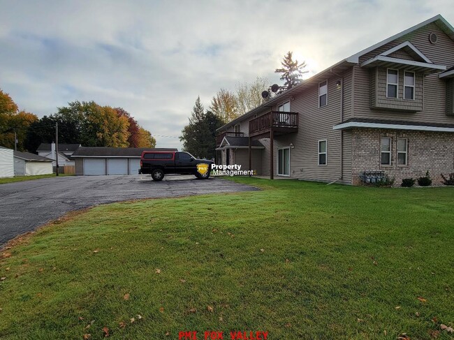 Building Photo - Charming 2 Bedroom Condo in the Heart of B...