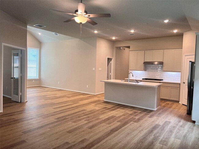 Building Photo - 8420 Int'l Fls Dr