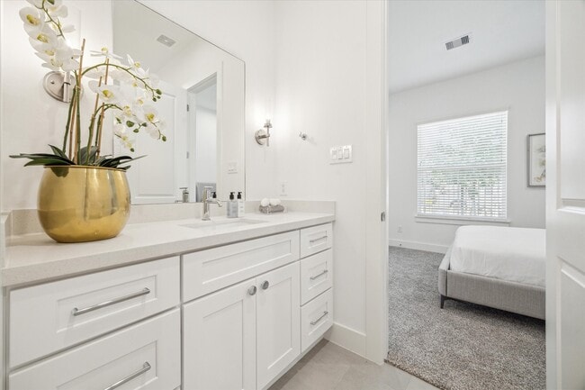 Building Photo - 845 Elkhart St