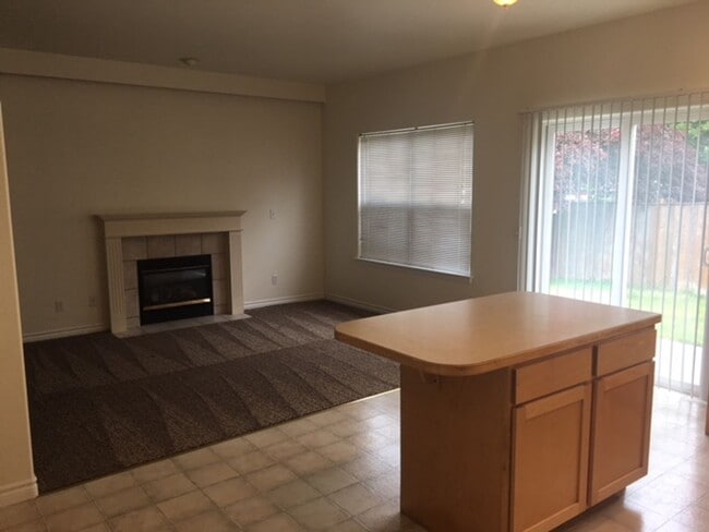 Building Photo - PRELEASING: 3 bed/2 bath House off Samish ...