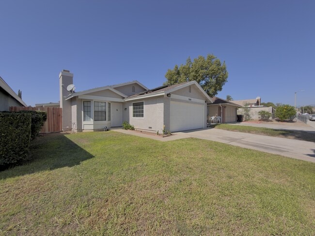 Building Photo - 7880 Pinyon Ave