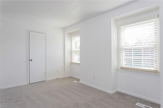 Building Photo - 5684 Campus Dr