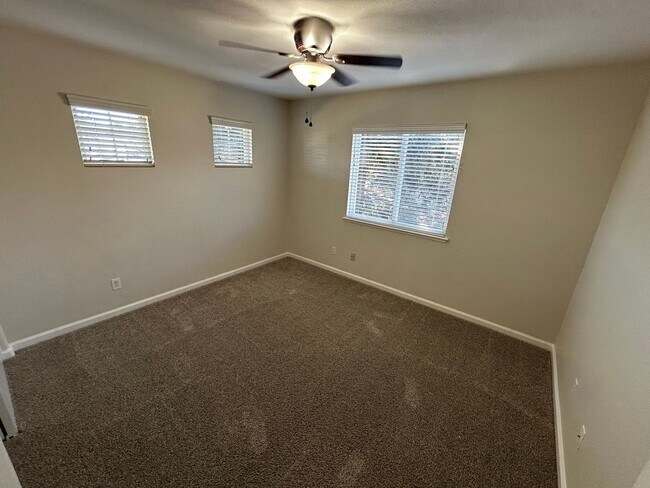 Building Photo - Spacious 4 Bed 3 Bath Home in Garin Community