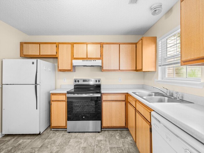 Building Photo - Midway Park Move In