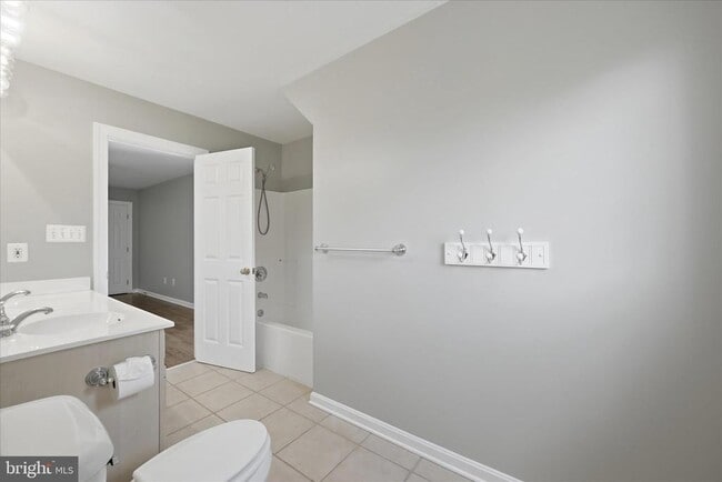 Building Photo - 102 Bramble Ct