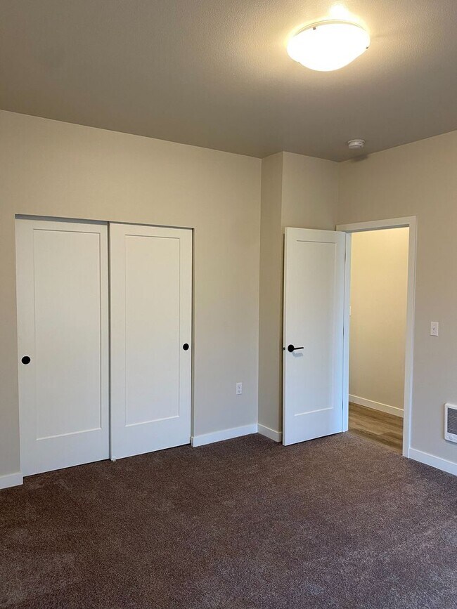 Building Photo - Brand new 3 and 4 Bedroom Townhomes in Lacey!