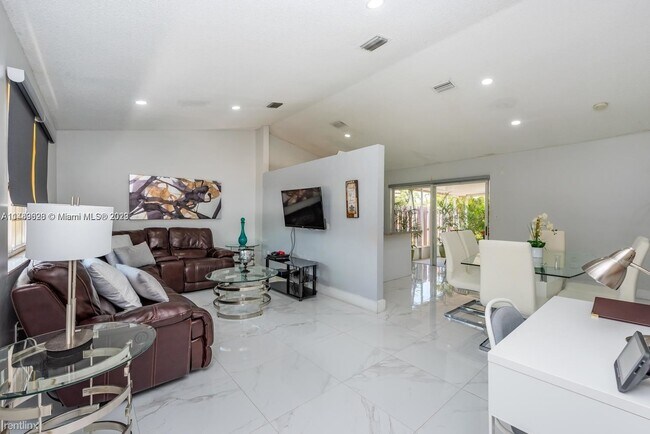 Building Photo - 3 br, 2 bath House - 14347 SW 176th Ter Fl...