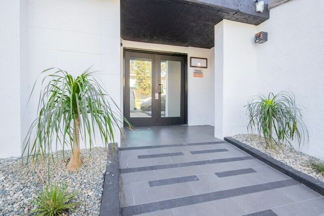 Building Photo - 5807 Laurel Canyon Blvd