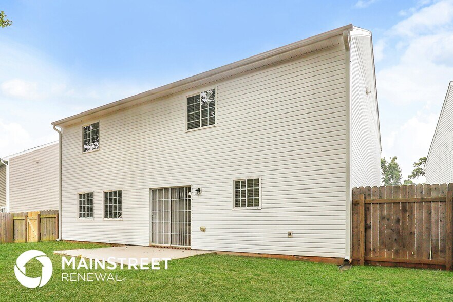 Building Photo - 5728 Hidden Lake Dr