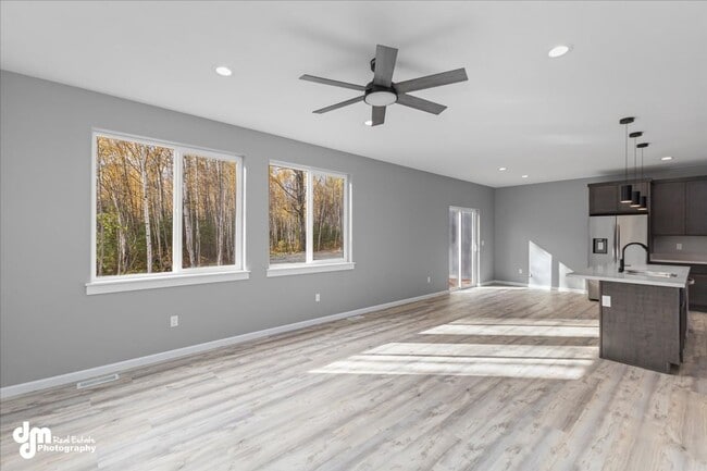 Building Photo - 550 W Galway Dr