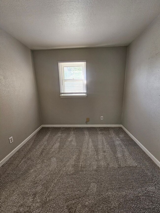 Building Photo - 3 BED | 1 BATH | SINGLE-LEVEL HOME | ROBBI...