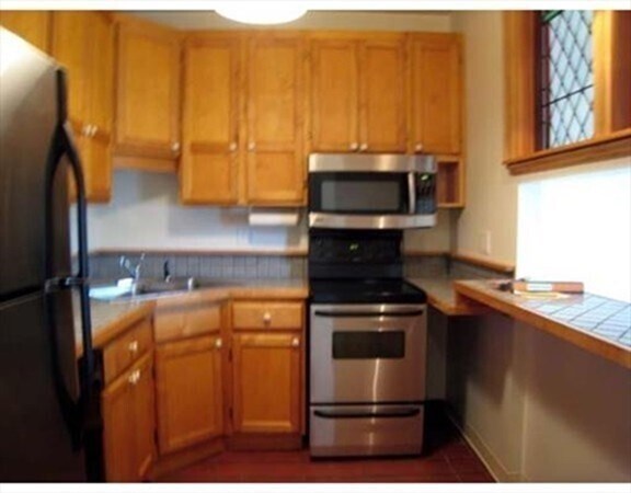 Primary Photo - 438 Main St