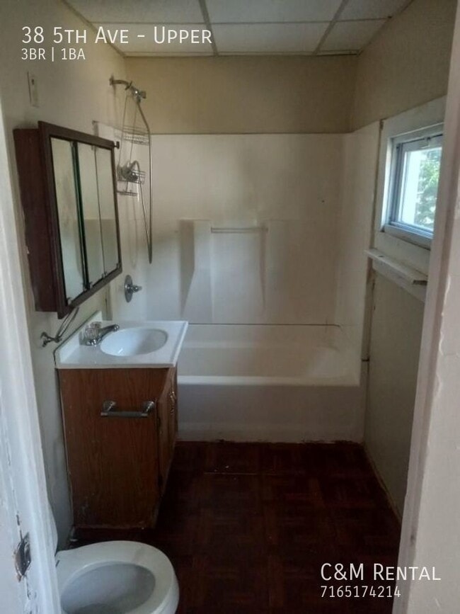 Building Photo - 38 5th Ave