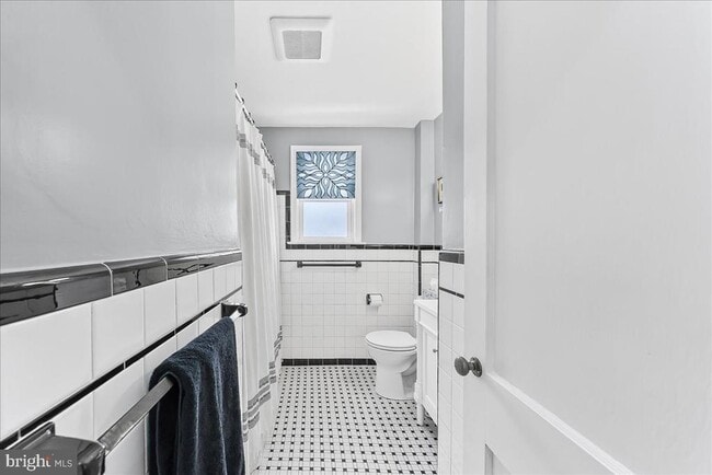 Building Photo - 4 S Chester Ave