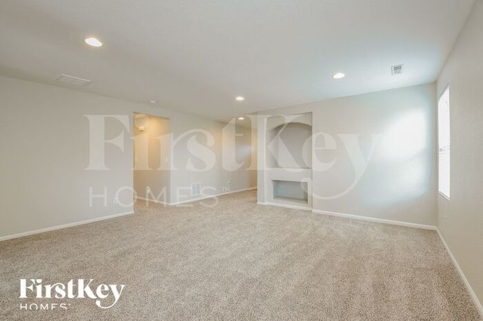 Building Photo - 865 Willow Dr