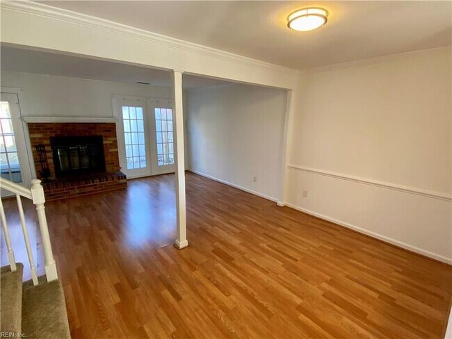 Building Photo - 4740 Greenlaw Dr